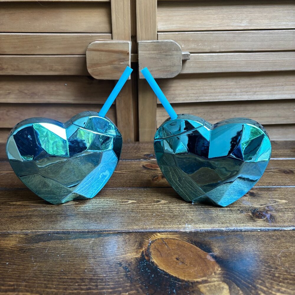 Set of 2 Blue Heart-Shaped Faceted Plastic Tumblers with Straws